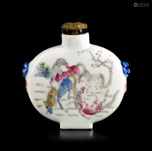 A Chinese Famille Rose Porcelain Snuff Bottle