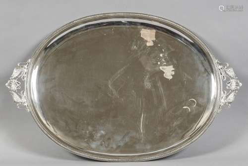 Grande vassoio  in argento di forma ovale con