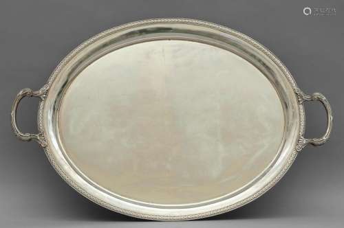 Vassoio ovale in argento con manici, bordo