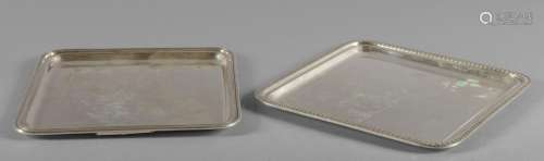 Due vassoietti quadrati in argento di cui uno