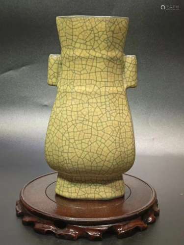 Chinese Ge Ware Porcelain Vase