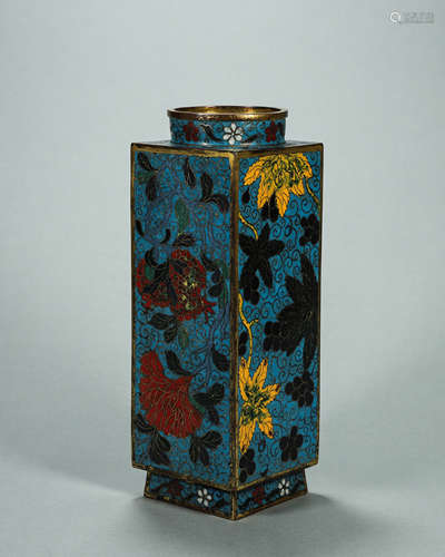 A flower patterned cloisonne vase