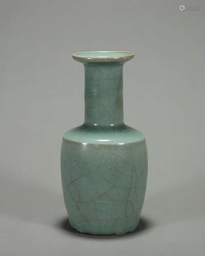 A Longquan kiln porcelain vase