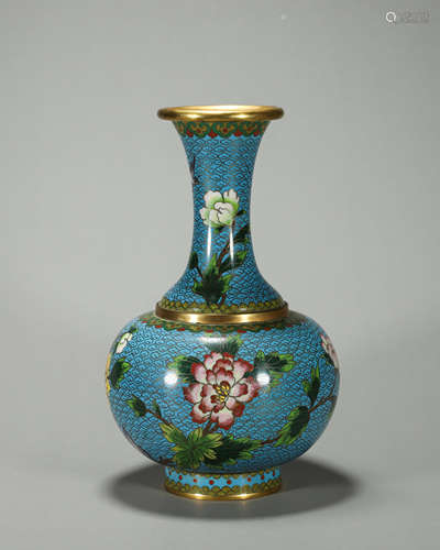 A flower patterned cloisonne vase