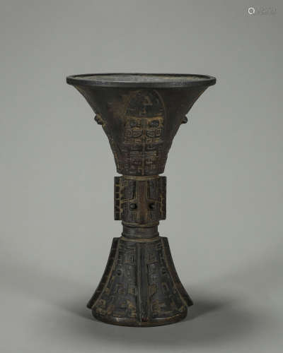 A dragon patterned copper beaker vase