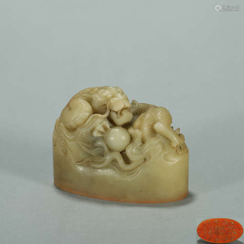 A Shoushan soapstone dragon seal