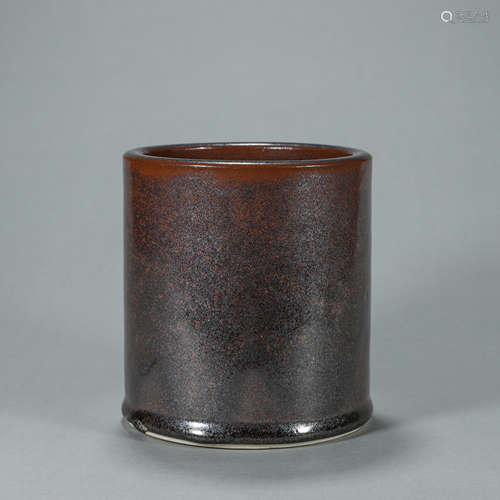 An iron red spotted porcelain brush pot