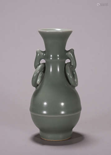 A Longquan kiln porcelain double-eared vase