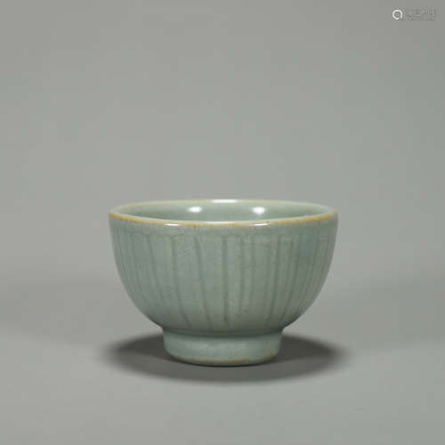 A Longquan kiln porcelain cup