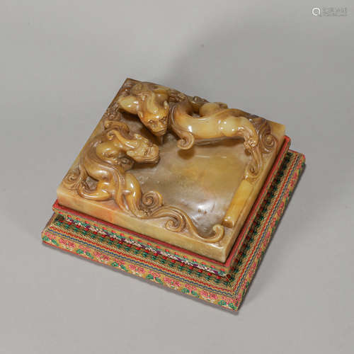 A chi dragon patterned tianhuang Shoushan soapstone inkstone