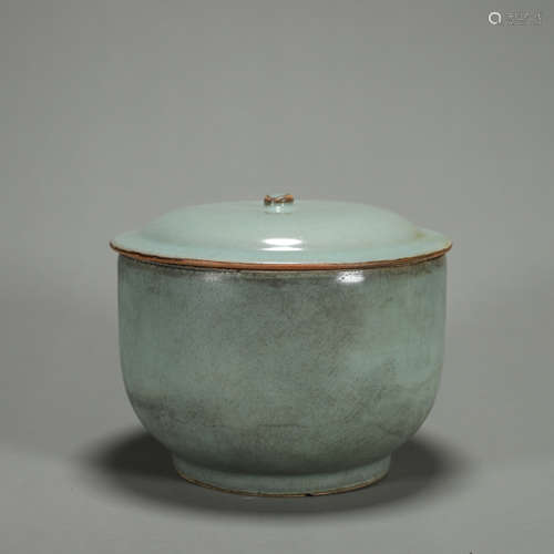 A Longquan kiln porcelain covered jar