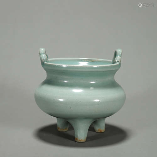 A Longquan kiln porcelain double-eared censer