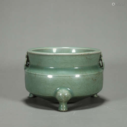 A Longquan kiln porcelain censer with beast shaped ears