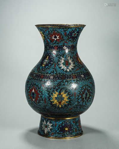 A flower patterned cloisonne vase