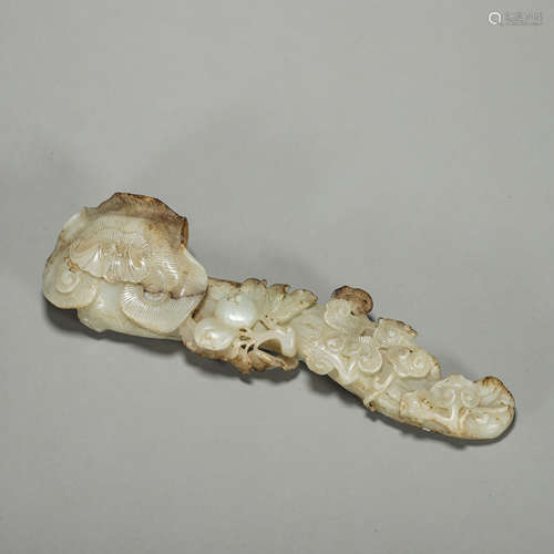 A Hetian jade lucid ganoderma ruyi