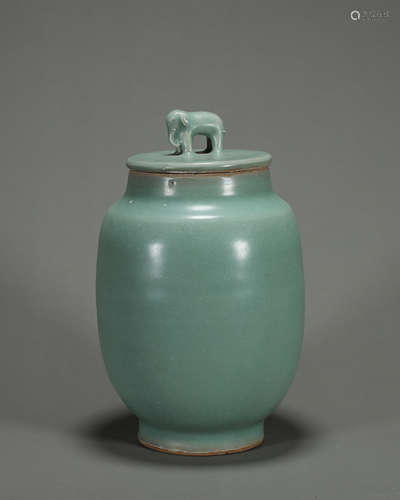 A Longquan kiln celadon porcelain covered vase