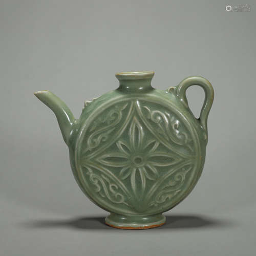 A Longquan kiln flower porcelain flask