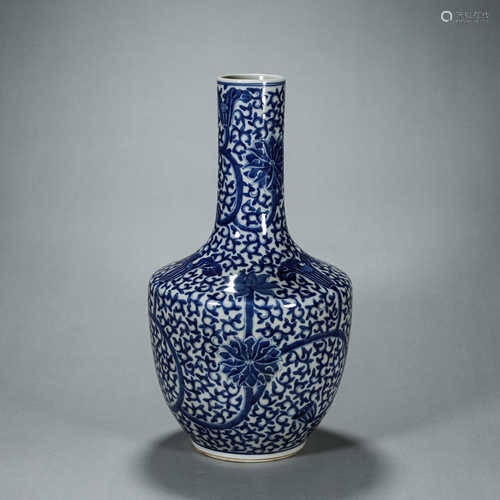 A blue and white flower porcelain vase