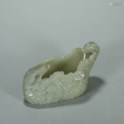 A cloud and dragon patterned Hetian jade water pot