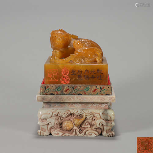 A tianhuang Shoushan soapstone lion seal