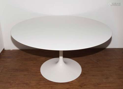 Eero Saarinen, Esstisch "Pedestal"