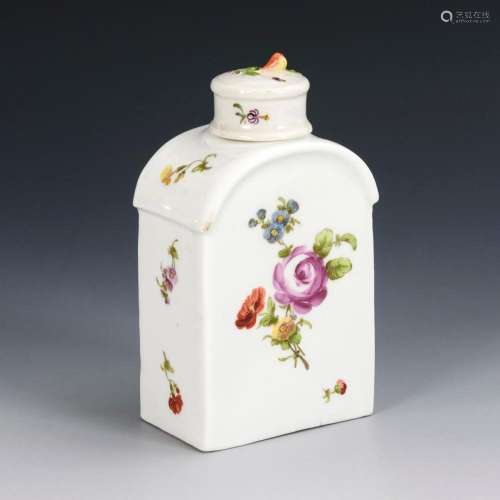 TEA CADDY WITH FLORAL PAINTING.
