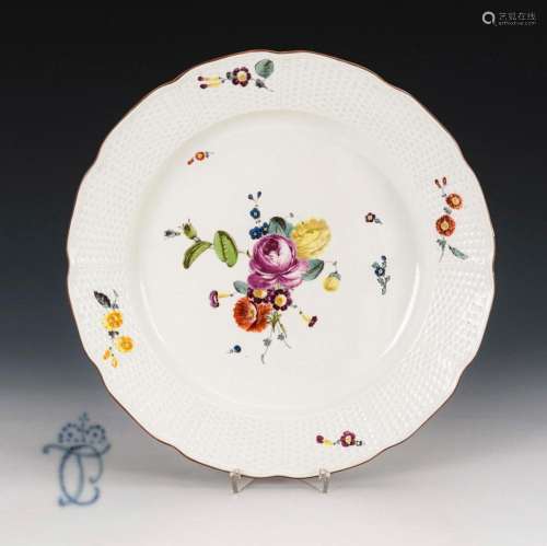 PLATE WITH FLORAL PAINTING. FRANKENTHAL.