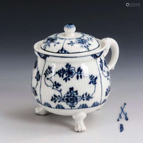 CREAM OR MILK POT WITH BLUE PAINTING. MEISSEN.
