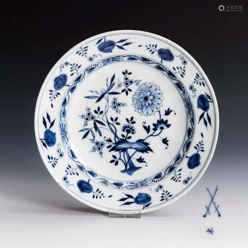 BAROQUE ONION PATTERN PLATE. MEISSEN.