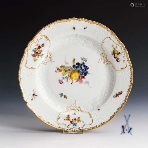 PLATE WITH FRUIT PAINTING. MEISSEN.
