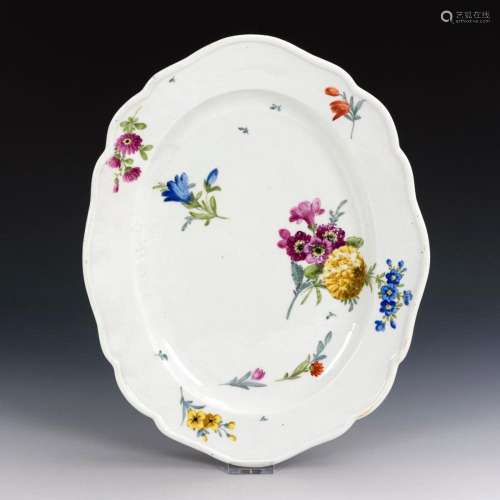 PLATE WITH FLORAL PAINTING. MEISSEN.