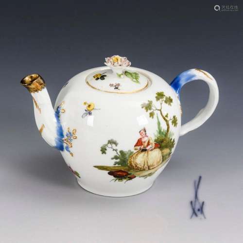 TEAPOT WITH WATTEAU PAINTING. MEISSEN.