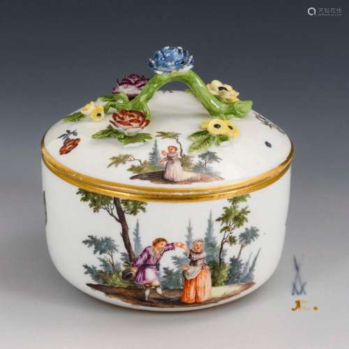 BAROQUE BOX WITH ABSORBENT COTTON PAINTING. MEISSEN.