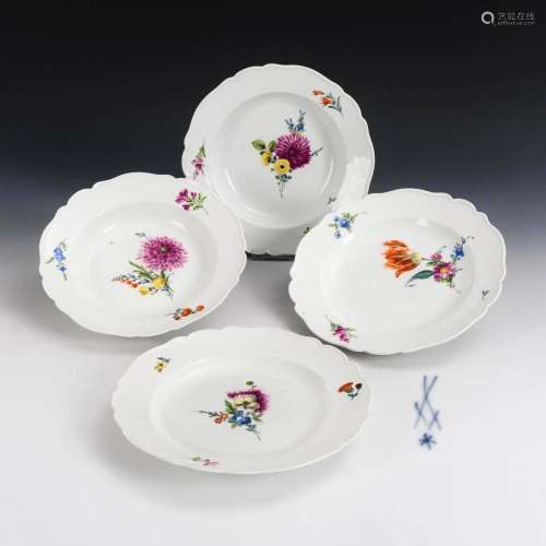4 PLATES WITH FLORAL PAINTING. MEISSEN.