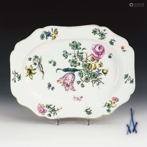 PLATE WITH FLORAL PAINTING. MEISSEN.