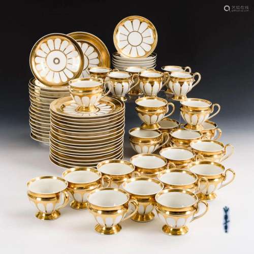 47 PIECES OF A COFFEE SERVICE WITH GOLD DECOR. KPM BERLIN.