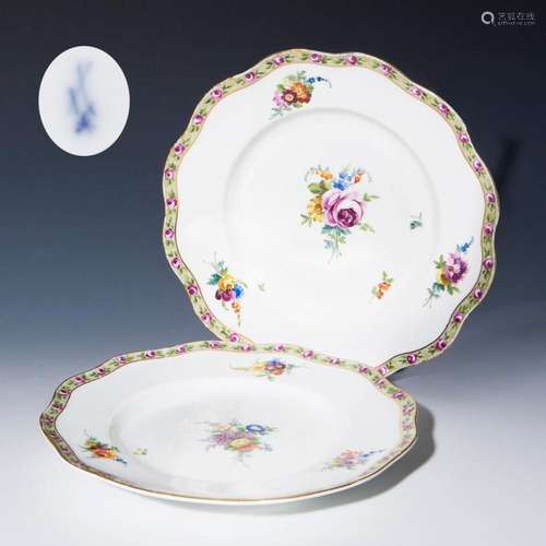 PAIR OF PLATES WITH RARE RIM DECOR. MEISSEN.