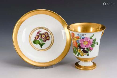 BIEDERMEIER VITRINE CUP. MEISSEN.