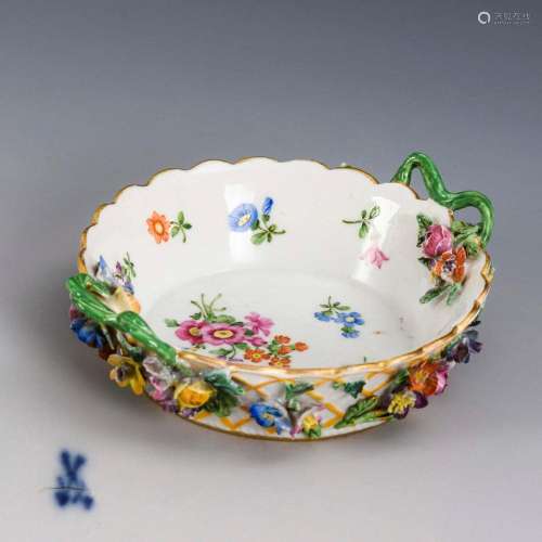 SMALL BOWL WITH FLORAL DECORATION. MEISSEN.