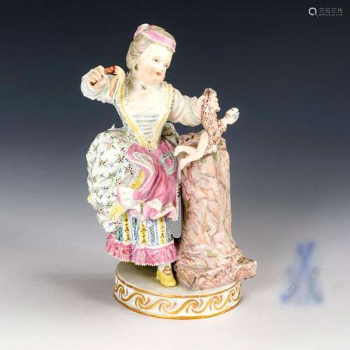 ROCOCO GIRL WITH DOLL. MEISSEN.