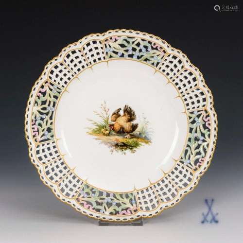 DESSERT PLATE WITH POULTRY PAINTING. MEISSEN.