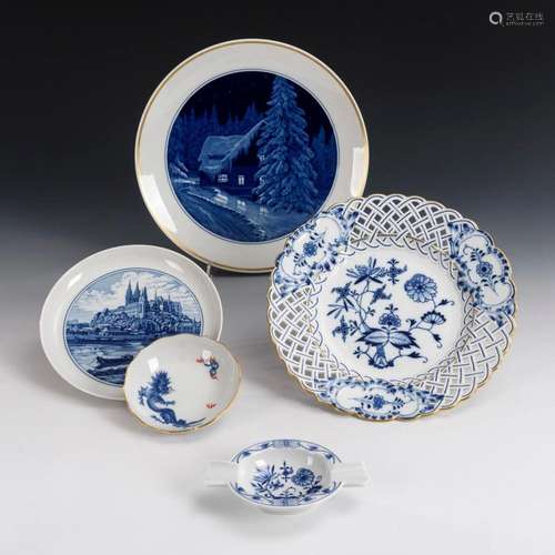 5 PARTS WITH BLUE PAINTING. MEISSEN.