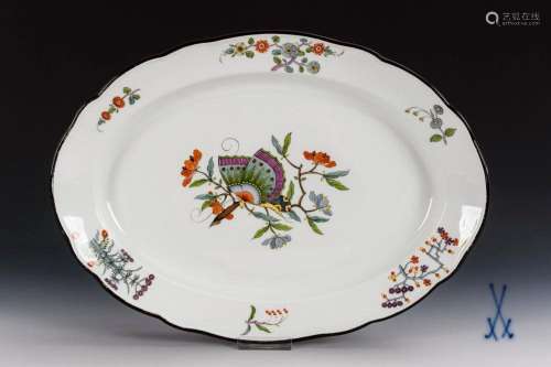 PLATE WITH BUTTERFLY DECORATION. MEISSEN.