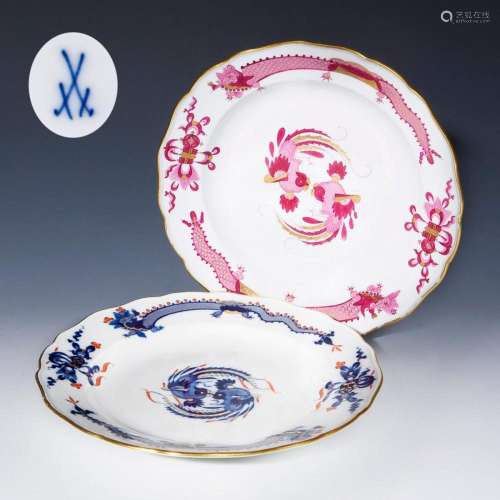 PAIR OF DINNER PLATES WITH DRAGON DECOR. MEISSEN.