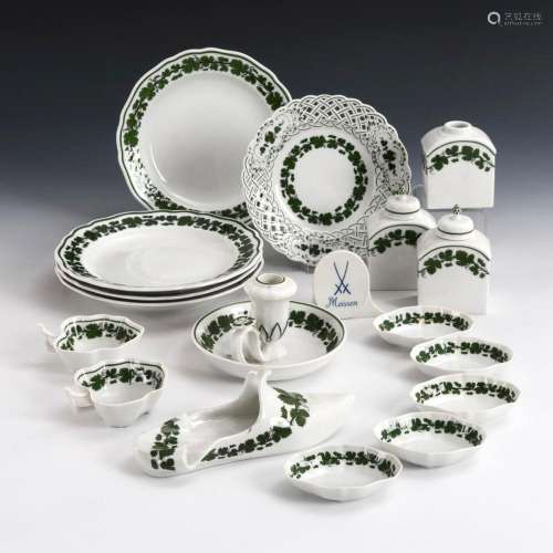 18 PIECES WITH VINE LEAVES DECOR AND 1 STAND. MEISSEN.