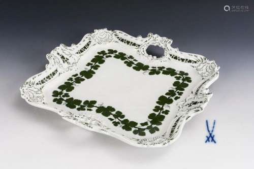 TRAY WITH VINE LEAVES DECOR. MEISSEN.