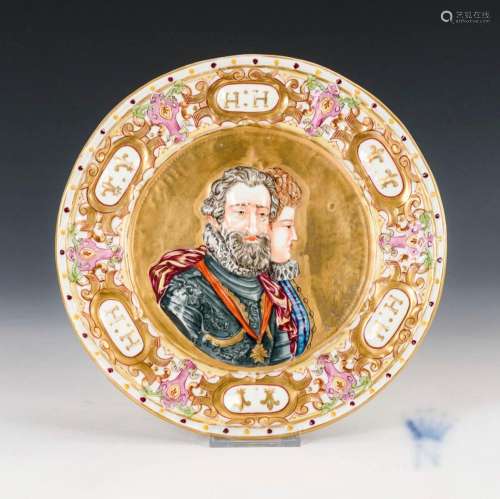 WALL PLATE WITH CAPODIMONTE DECOR.