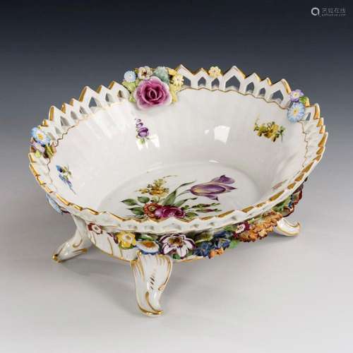 BOWL WITH FLORAL DECORATION. HEMLOCK.