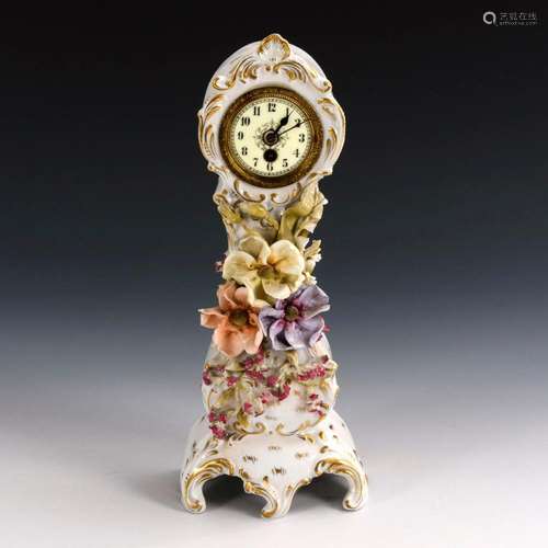 PORCELAIN CLOCK. HEMLOCK.