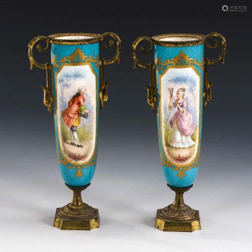 2 VASES WITH BRONZE MOUNT.